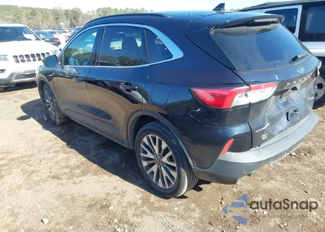 2021 Ford Escape Titanium z USA, uszkodzony, nr VIN 1FMCU9J91MUA57255